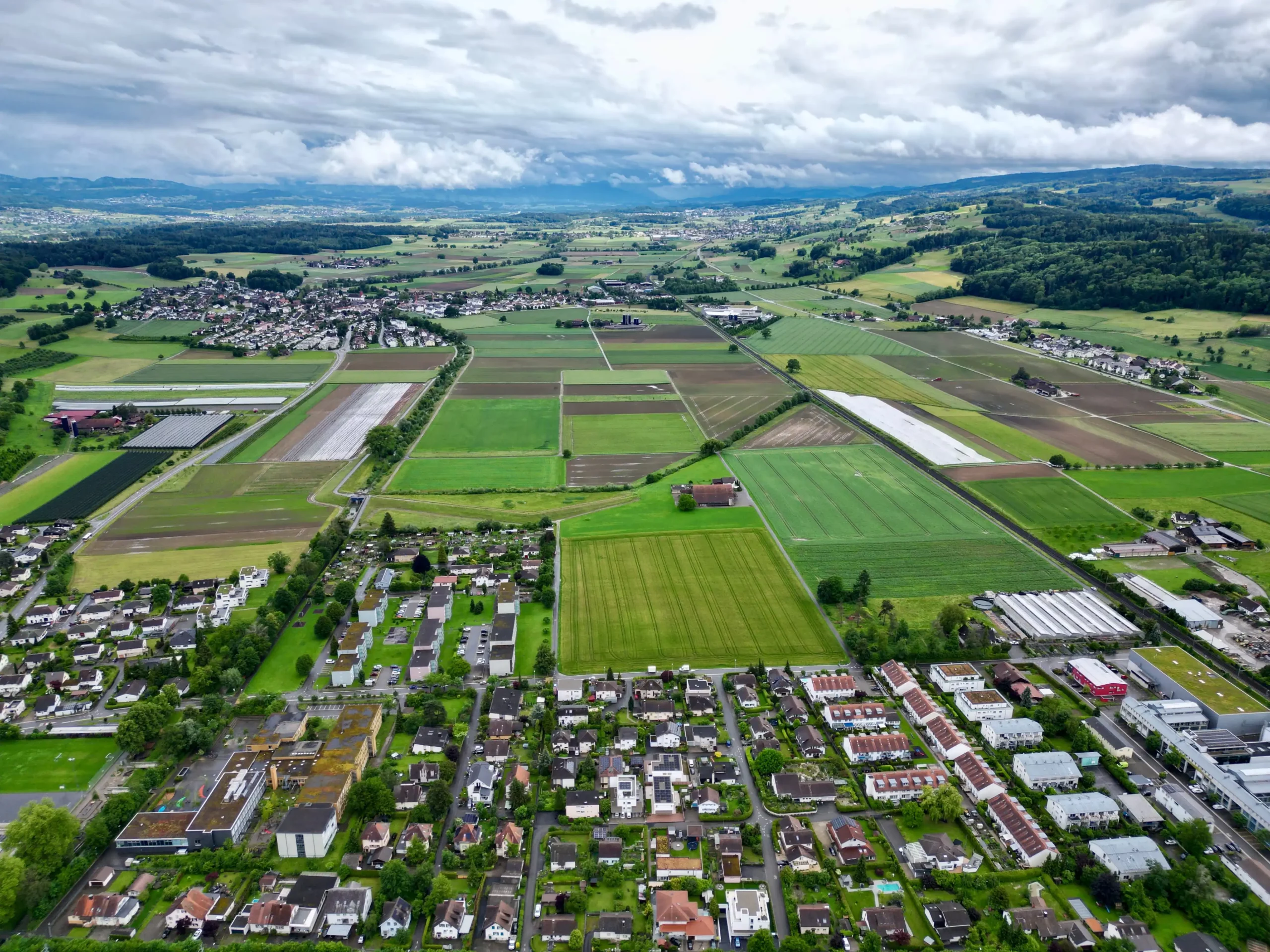 Schweizer Immobilienmarkt 2026 – Wohnhäuser in ländlicher Umgebung